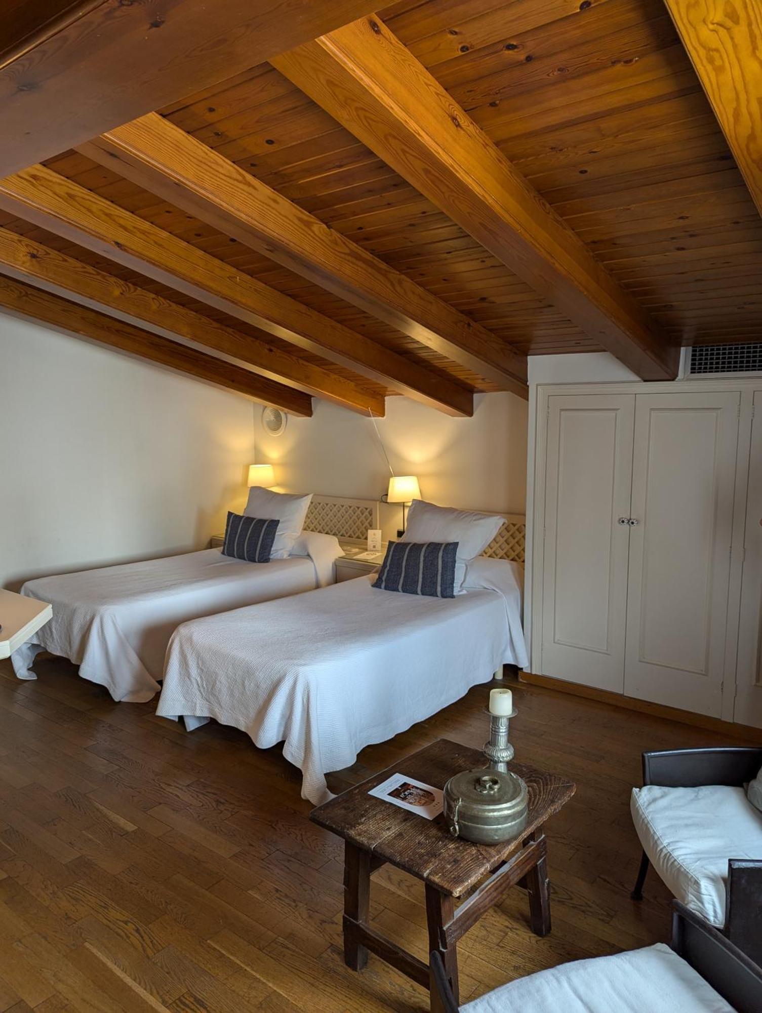 Hostal De La Placa - Hotel Boutique 卡布里尔斯 外观 照片